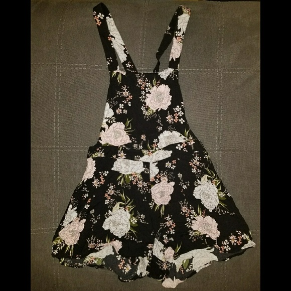 H&M Pants - H&M Floral Shorts Romper
